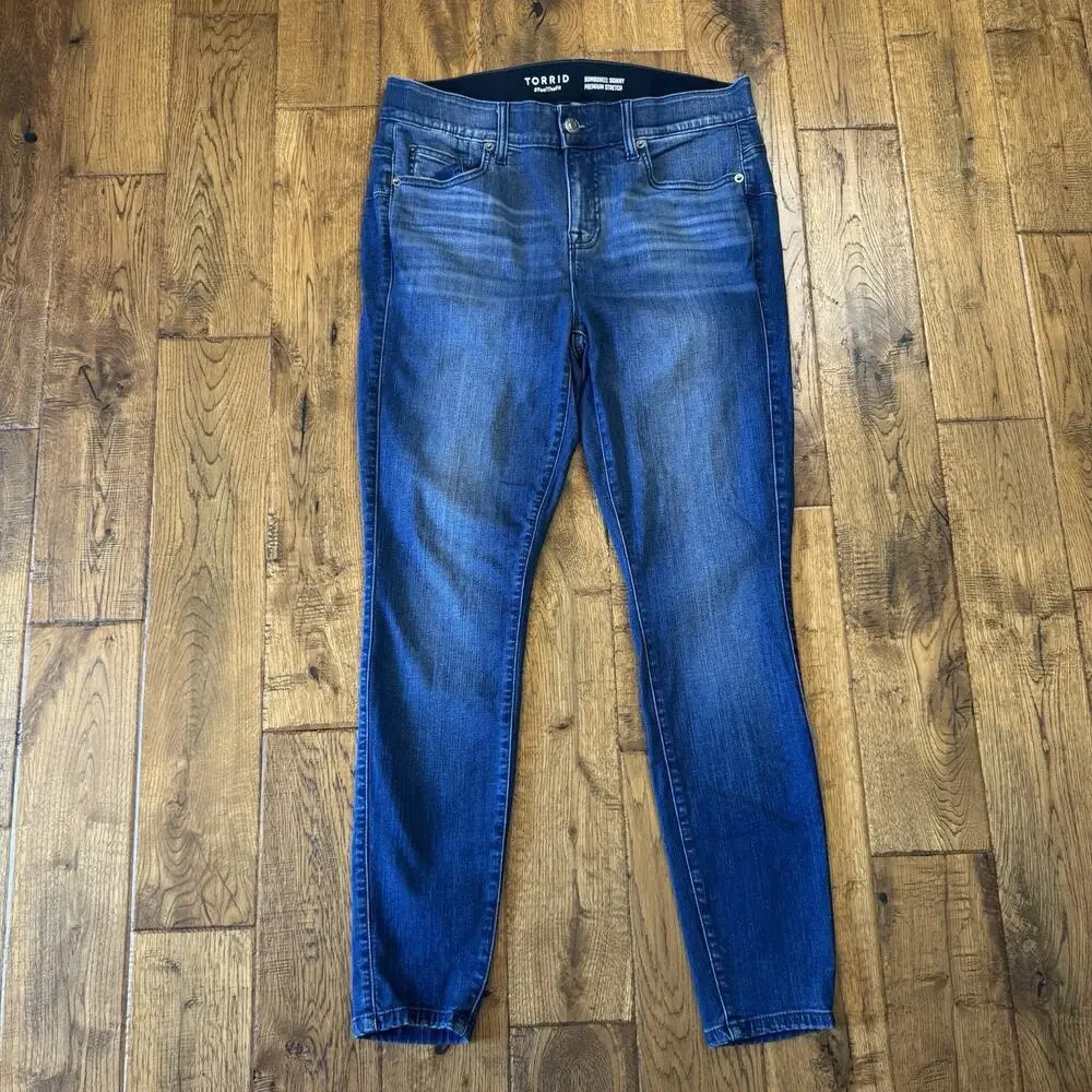 Torrid Jeans Bombshell Skinny Premium Stretch Hi-Rise Denim Med Wash Womens 14 - Picture 1 of 8